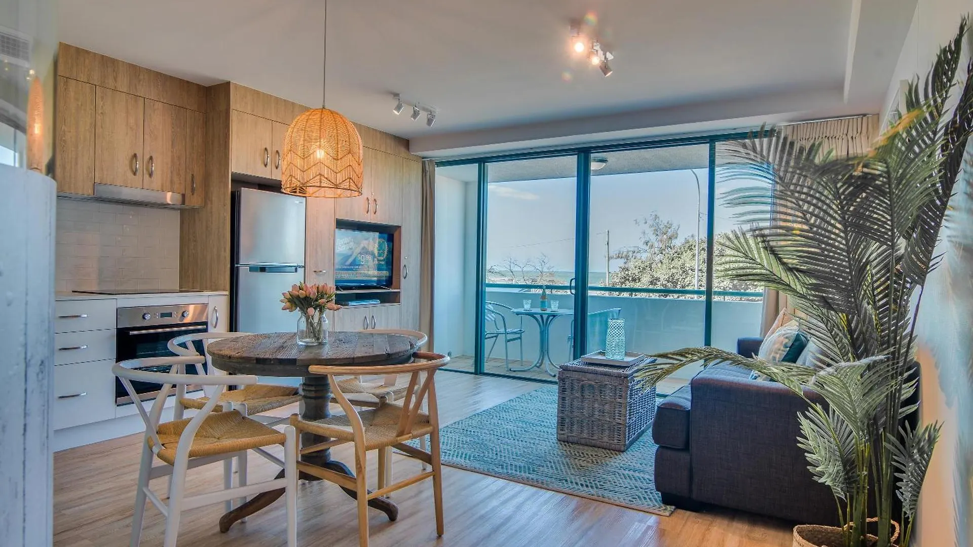 Grand Palais Boolarong Beachside Apartments Alexandra Headland